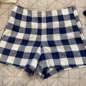 Old navy gingham shorts. Size 2
